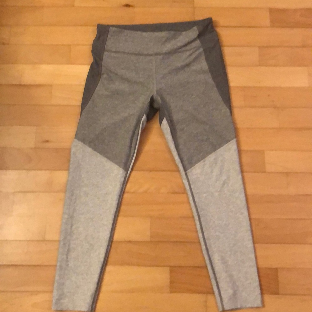 Outdoor Voices 7/8 TRI Tone Warm Up Legging XL EUC